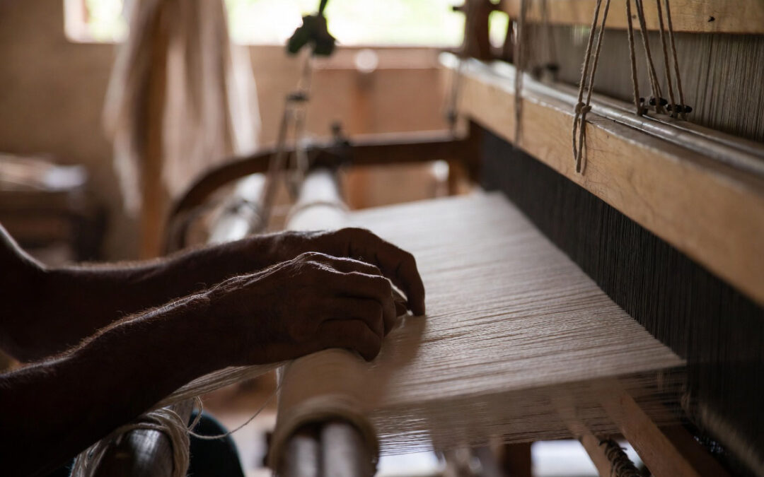 Taati Studio Artisan hands on wooden Jamdani loom