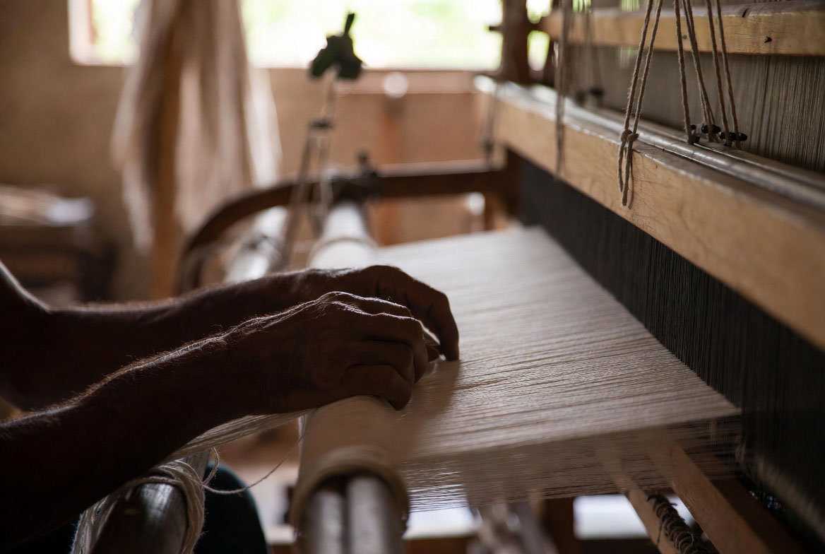 Taati Studio Artisan hands on wooden Jamdani loom