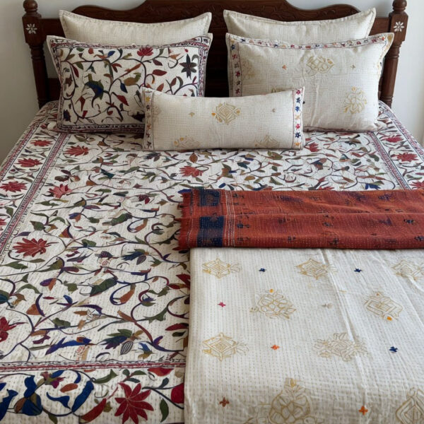 TaatiStudio Scattered Paisley Bed Cover